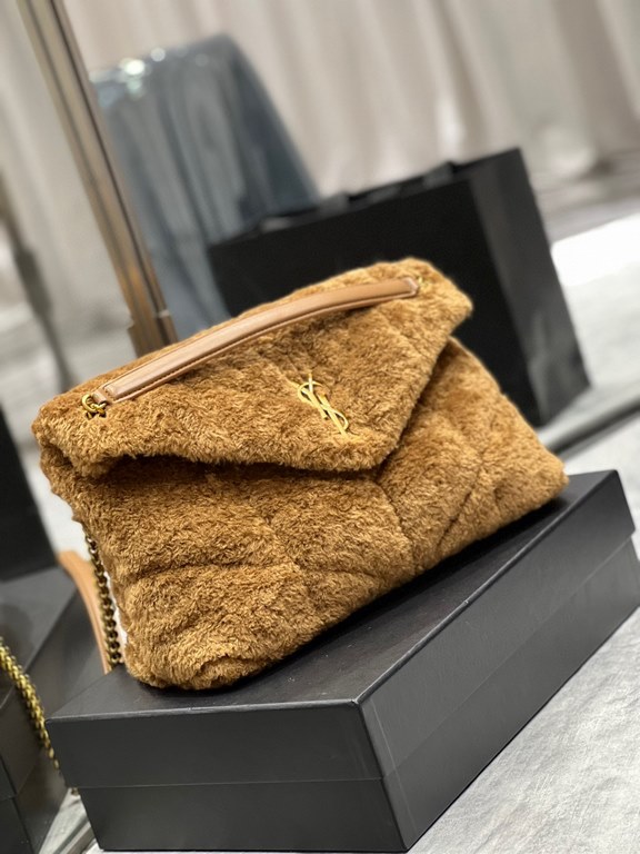 [In stock in seconds]Fall and winter wool models out la   ♀Opened Loulou puffer launched wool with leather series   ♀The designer still expresses the bag shape as gentle and elastic, expressing more warm and pleasant emo