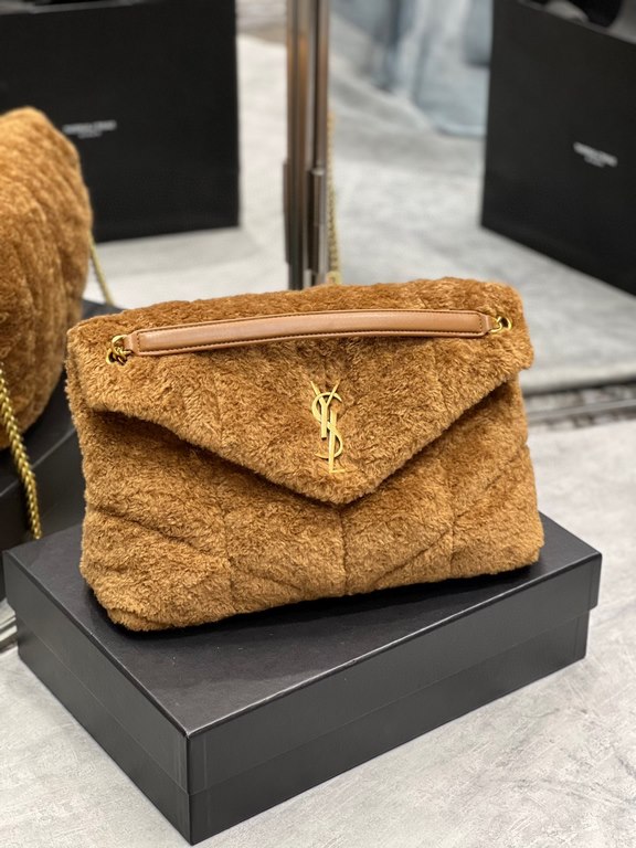 [In stock in seconds]Fall and winter wool models out la   ♀Opened Loulou puffer launched wool with leather series   ♀The designer still expresses the bag shape as gentle and elastic, expressing more warm and pleasant emo