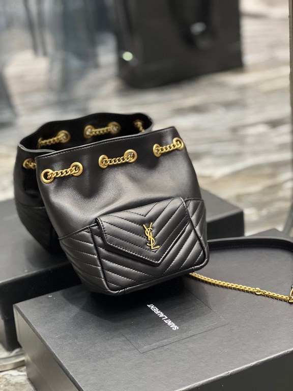 [Spot Seconds]JOE_Counter latest V-shaped quilted mini bucket bag new arrival! It is the little cutie that can be held in the palm of your hand! The whole bag is carefully sewn with original lambskin leather, which feels