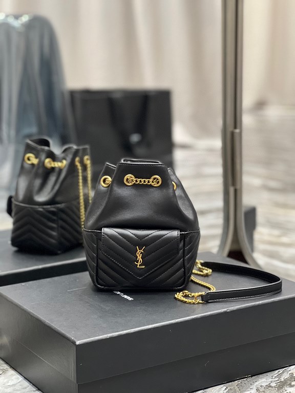 [Spot Seconds]JOE_Counter latest V-shaped quilted mini bucket bag new arrival! It is the little cutie that can be held in the palm of your hand! The whole bag is carefully sewn with original lambskin leather, which feels