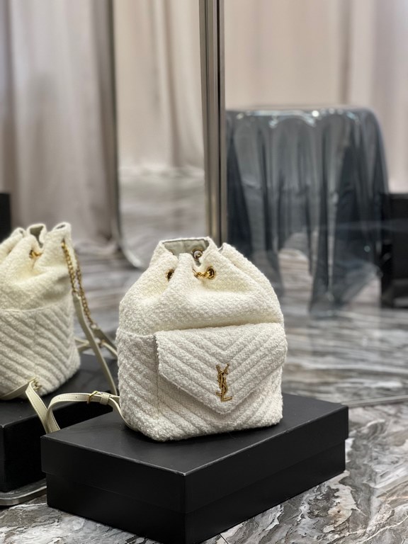 [In Stock Seconds]   _ Duffel Bag Pearl Gray and White  The classic monogrammed logo with metal hardware, the V-shaped stitching on the front pocket, the leather chain shoulder strap, and the texture of the lambskin leat