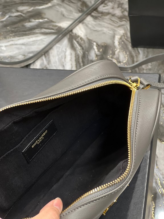 [In Stock Seconds]    Camera Bag_Gray Gold BuckleTop imported Italian cowhide with frosted leather camera bag, Hong Kong purchased zp open molding and typing, to do exactly the same! Very delicate! Adjustable shoulder st