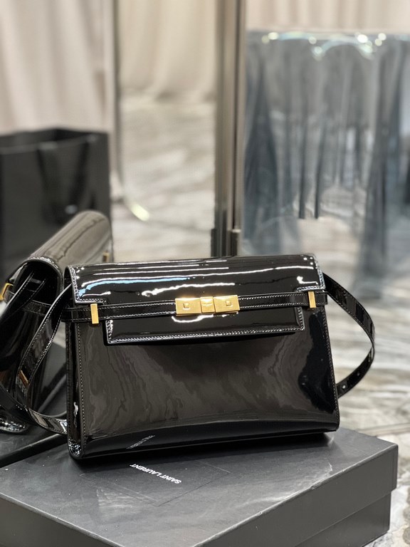 [In stock in seconds]             Black patent leather with gold buckle_Manhattan Manhattan baguette bag counter revamped the latest version of the full leather interior, calling out a sense of high class! It is a change