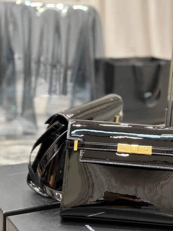 [In stock in seconds]             Black patent leather with gold buckle_Manhattan Manhattan baguette bag counter revamped the latest version of the full leather interior, calling out a sense of high class! It is a change