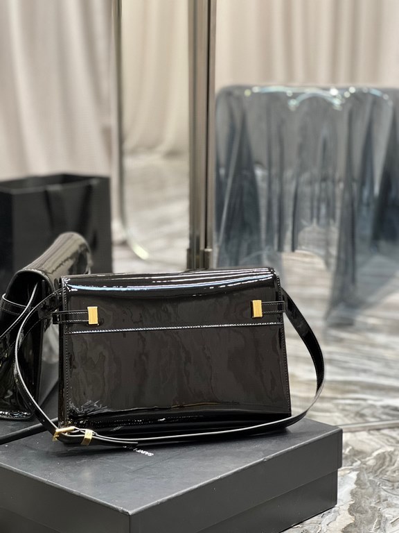 [In stock in seconds]             Black patent leather with gold buckle_Manhattan Manhattan baguette bag counter revamped the latest version of the full leather interior, calling out a sense of high class! It is a change