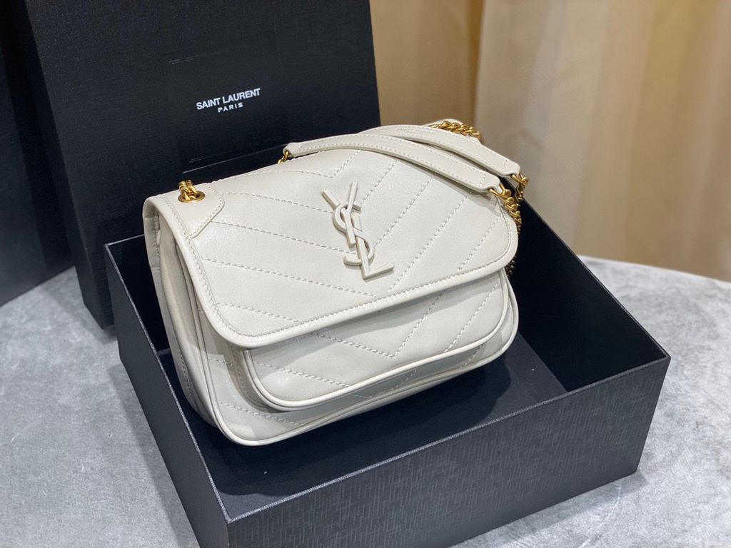 [In stock in seconds      baby sheepskin   22cm[zp original leather2020 spring and summer lambskin models Niki metal chain is also replaced with a somewhat heavy sense of gold, so that the overall body of the bag and a f