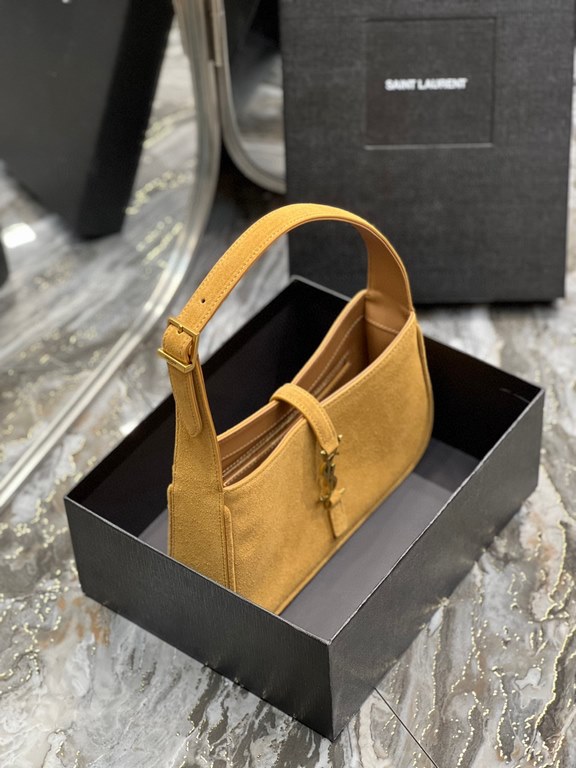 [In stock in seconds][Original Leather] Caramel Frosted Original Leather _2022 new underarm bag Le5A7 BagStrongly recommend   one of the treasure bags of this year! Minimalist shape   metal logo Buckle closure design Adj