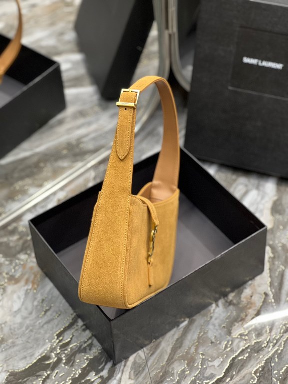 [In stock in seconds][Original Leather] Caramel Frosted Original Leather _2022 new underarm bag Le5A7 BagStrongly recommend   one of the treasure bags of this year! Minimalist shape   metal logo Buckle closure design Adj