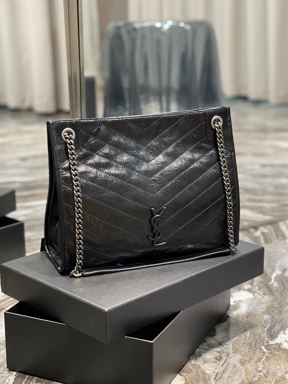 [In stock in seconds]                  _Imported Italian scrunch oil wax cowhide, hardware is full cowhide wrapped, very exquisite craftsmanship! The middle of the bag has a magnetic suction buckle, to protect the safety