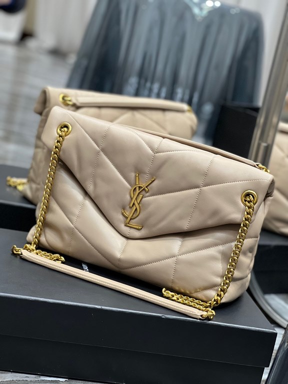 [In stock in seconds]Apricot color with gold buttons-               _ quilted lambskin bag, 100% lambskin production, soft and delicate feel, as if embracing the clouds   like feeling; classic Y family logo, chain and gr