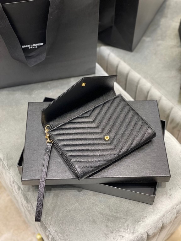 [In-stock seconds]        _ Caviar Clutch with Removable Wrist Strap, Wearable Caviar Pattern. 100% imported calf leather, grosgrain lining, flat pocket inside the bag! A must-have item for going out! Very, very versatil