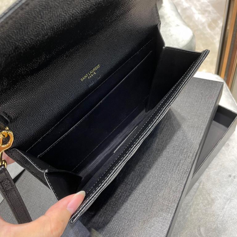 [In-stock seconds]        _ Caviar Clutch with Removable Wrist Strap, Wearable Caviar Pattern. 100% imported calf leather, grosgrain lining, flat pocket inside the bag! A must-have item for going out! Very, very versatil