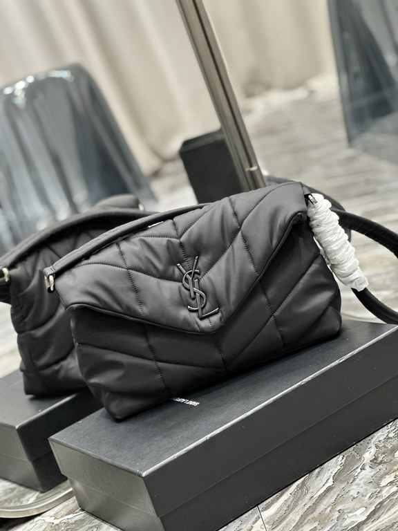 Loulou puffer_NylonSalt collegiate style shoulder bag for men and women.Lightweight nylon fabric overall low-key luxury and versatile Commuter bag type can be casual or salt black logo design is more simple Shoulder stra