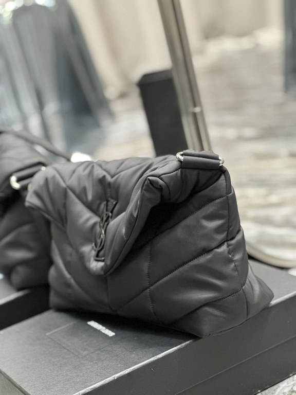 Loulou puffer_NylonSalt collegiate style shoulder bag for men and women.Lightweight nylon fabric overall low-key luxury and versatile Commuter bag type can be casual or salt black logo design is more simple Shoulder stra