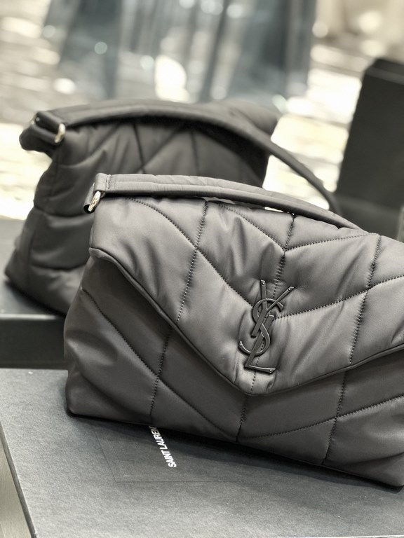 Loulou puffer_NylonSalt collegiate style shoulder bag for men and women.Lightweight nylon fabric overall low-key luxury and versatile Commuter bag type can be casual or salt black logo design is more simple Shoulder stra