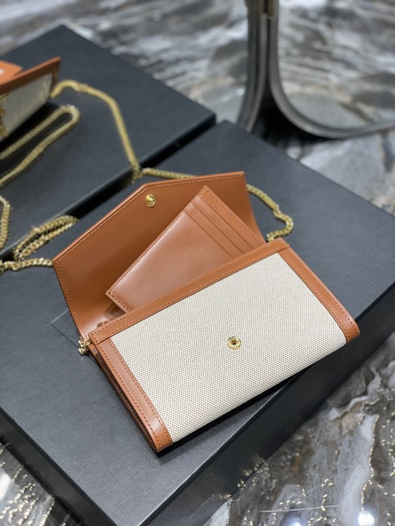 [In Stock Seconds      _ Mini Envelope BagThe most classic iconic metal logo with a detachable chain shoulder strap that doubles directly as a clutch! This model also comes with a small card case that can hold 45 cards n