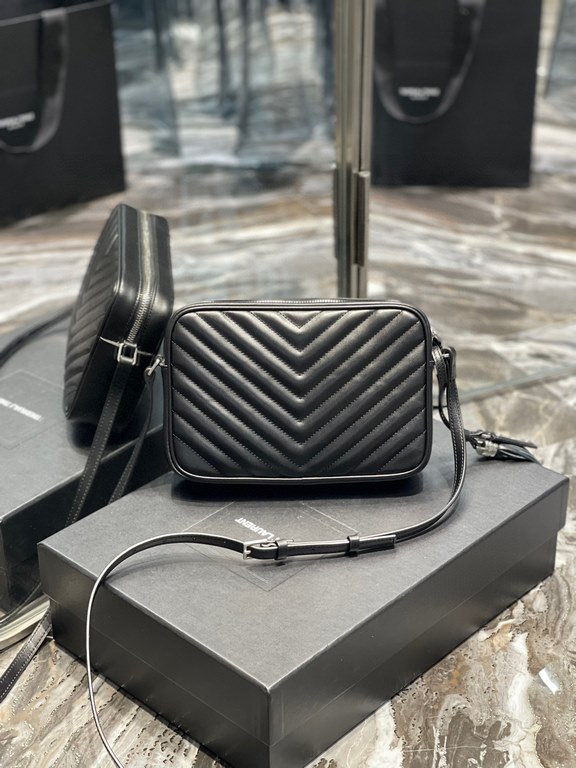 [In Stock Seconds]    camera bag_black silver buckleTop imported Italian cowhide with frosted leather camera bag, Hong Kong purchased zp open molding and typing, to do exactly the same! Very delicate! Adjustable shoulder