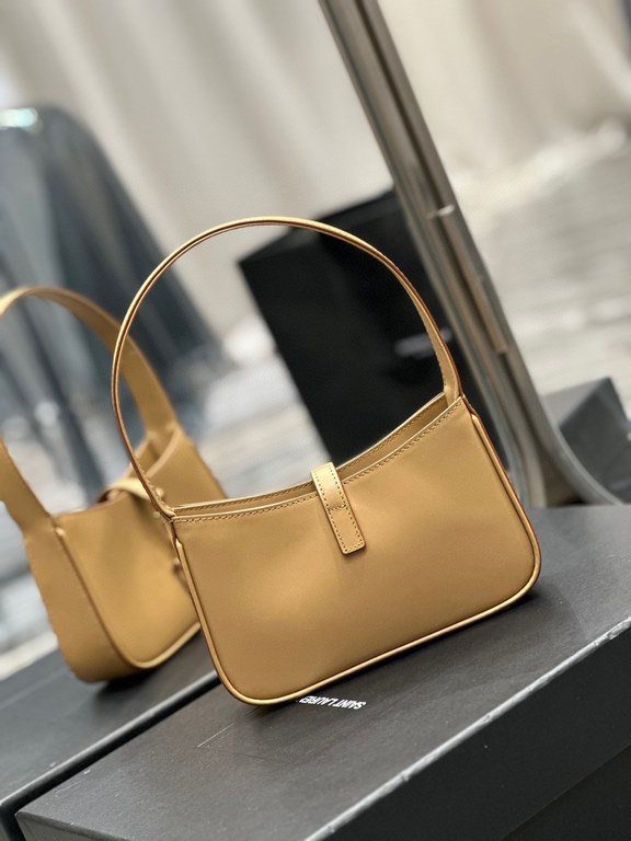 [In stock in seconds]    5   7       [Original leather versionThe Y's hot underarm bag is a small mini size! Although the design of this bag is not an eye-catching bag, but it really belongs to the more you look at the m