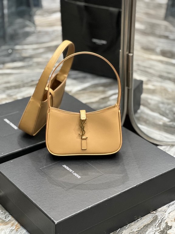 [In stock in seconds]    5   7       [Original leather versionThe Y's hot underarm bag is a small mini size! Although the design of this bag is not an eye-catching bag, but it really belongs to the more you look at the m