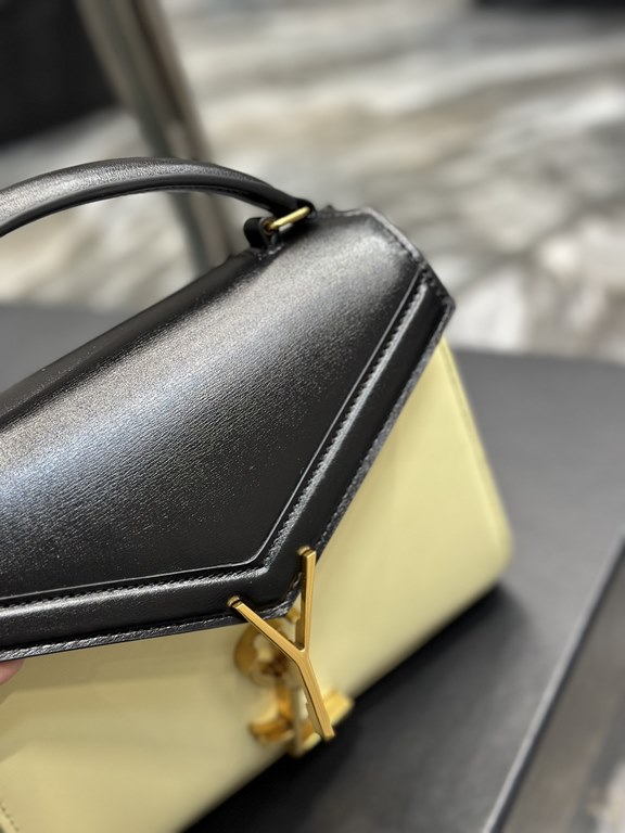 NEWBlack with Rice Gold Buckle_CASSANDRA mini handbag! This series of special design is its rotating metal buckle, craftsmanship design complexity is extraordinary; internal compartments are separated to form two large-c