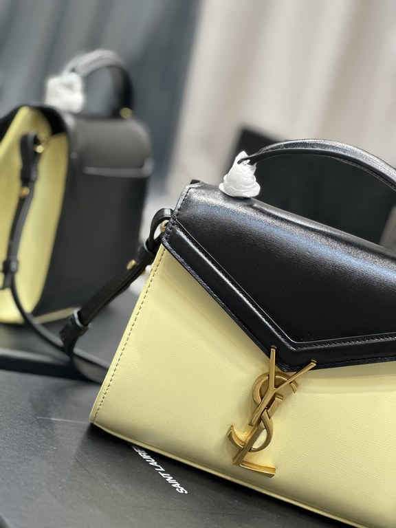 NEWBlack with Rice Gold Buckle_CASSANDRA mini handbag! This series of special design is its rotating metal buckle, craftsmanship design complexity is extraordinary; internal compartments are separated to form two large-c