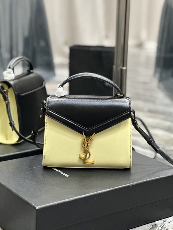 NEWBlack with Rice Gold Buckle_CASSANDRA mini handbag! This series of special design is its rotating metal buckle, craftsmanship design complexity is extraordinary; internal compartments are separated to form two large-c