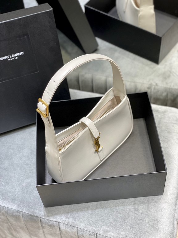 [In stock in seconds][Original Leather]   White_2021 spring and summer new underarm bag Le5A7 BagStrongly recommend   one of the treasure bags this year! Minimalist shape   metal logo Buckle closure design Adjustable sho