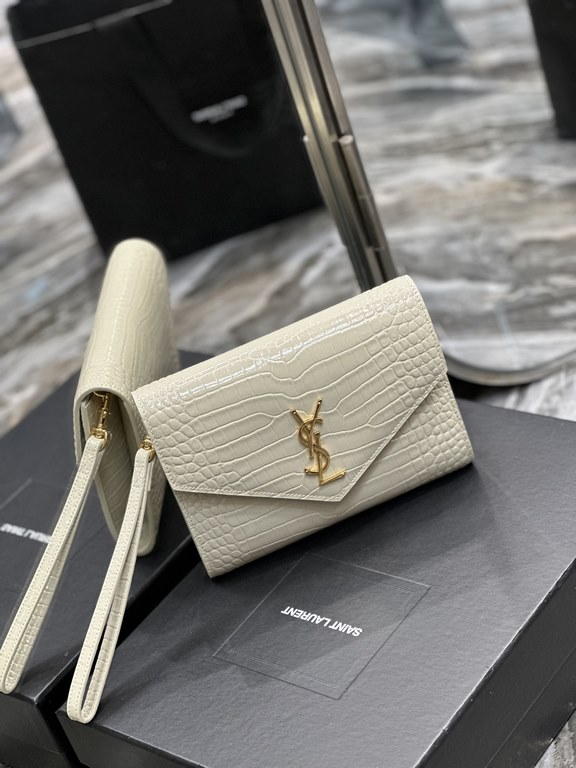 NEW】New ColorMONOGRAM_Crocodile Print Clutch BagWith removable wrist strap, premium glossy crocodile print cowhide embossed, 100% imported calf leather, grosgrain lining, flat pocket inside the bag! A must-have item when