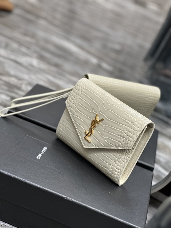 NEW】New ColorMONOGRAM_Crocodile Print Clutch BagWith removable wrist strap, premium glossy crocodile print cowhide embossed, 100% imported calf leather, grosgrain lining, flat pocket inside the bag! A must-have item when