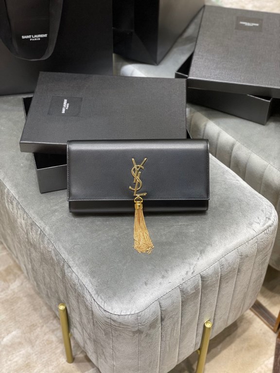 [In stock in seconds]             _Clutch bagClassic flap clutch    highly representative metal logo logo, imported Italian South African cowhide, simple tassel decorations, the overall low-key exquisite and versatile, h