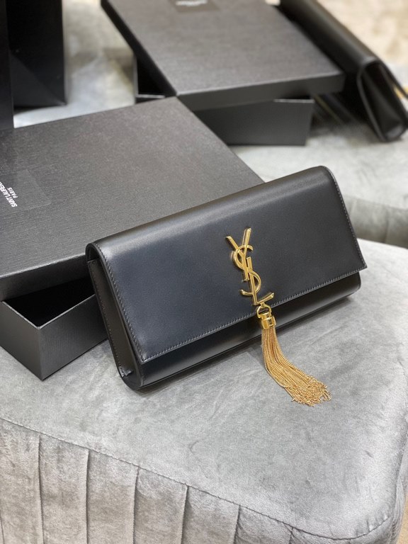 [In stock in seconds]             _Clutch bagClassic flap clutch    highly representative metal logo logo, imported Italian South African cowhide, simple tassel decorations, the overall low-key exquisite and versatile, h