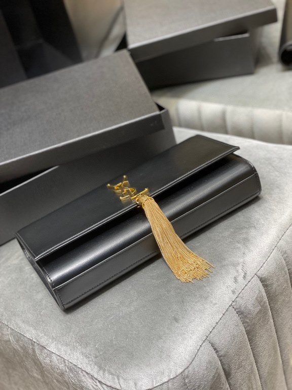 [In stock in seconds]             _Clutch bagClassic flap clutch    highly representative metal logo logo, imported Italian South African cowhide, simple tassel decorations, the overall low-key exquisite and versatile, h