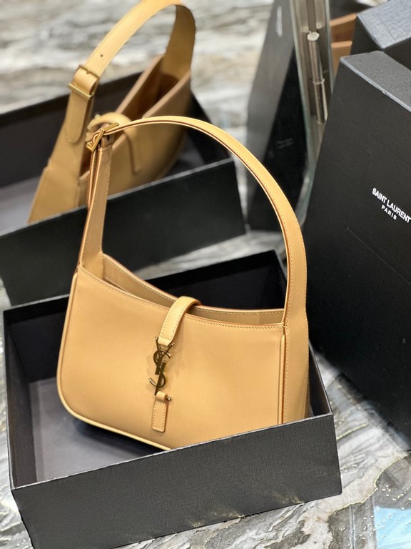 [In stock in seconds][Original Leather]  Apricot_Underarm Bag Le5A7 BagStrongly recommend   one of this year's treasure bags! Minimalist shape   metal logo Buckle closure design Adjustable shoulder strap Simple aesthetic