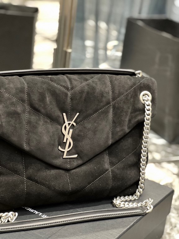 [In stock in secondsBlack silver buckle frosted model-               _ quilted lambskin bag, 100% lambskin production, soft and delicate feel, as if embracing the clouds   like feeling; classic Y family logo, chain and g