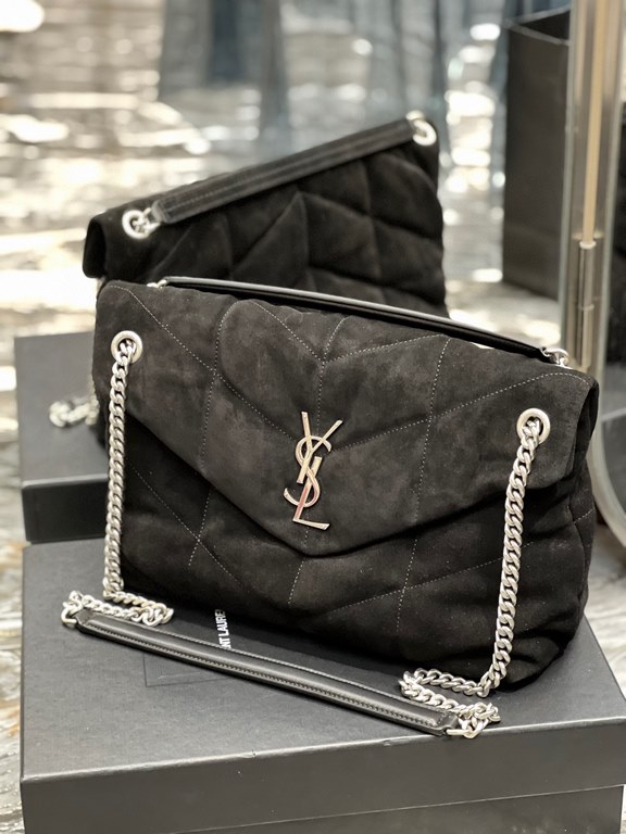 [In stock in secondsBlack silver buckle frosted model-               _ quilted lambskin bag, 100% lambskin production, soft and delicate feel, as if embracing the clouds   like feeling; classic Y family logo, chain and g