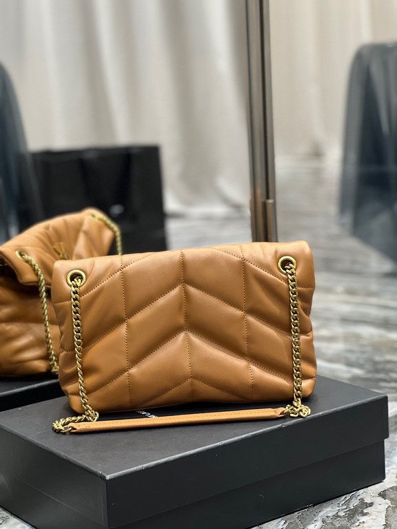 [In stock in seconds]Caramel color with gold buckle-Loulou puffer_quilted lambskin bag, 100% lambskin production, soft and delicate feel, as if embracing the clouds   like feeling; classic Y family logo, chain and gromme