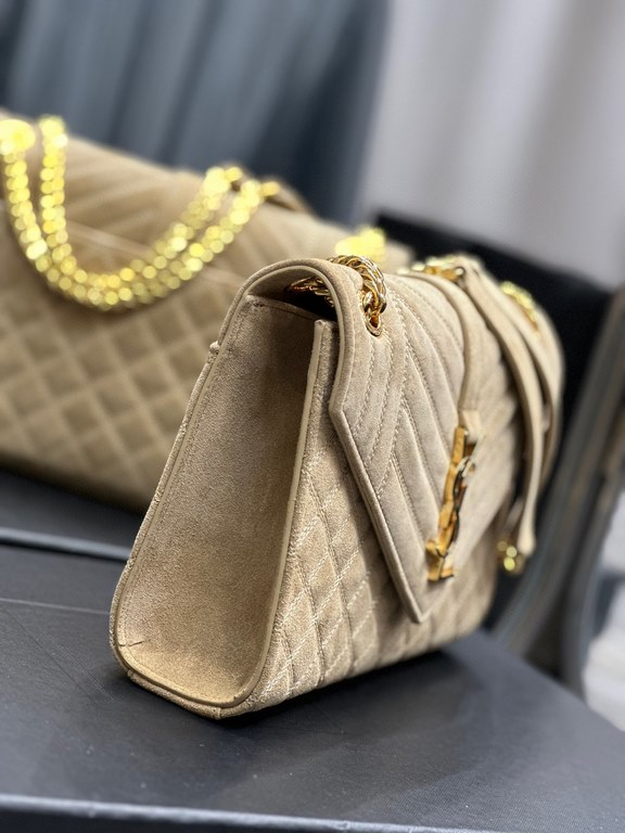 [In-stock seconds]        _ Frosted SeriesMedium envelope bag, the latest models of V grain spelling diamond lattice caviar, Italy imported frosted cowhide, a very atmospheric one , with gold      hardware is very classi