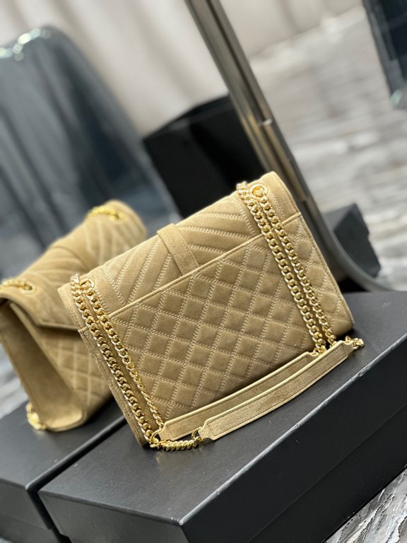 [In-stock seconds]        _ Frosted SeriesMedium envelope bag, the latest models of V grain spelling diamond lattice caviar, Italy imported frosted cowhide, a very atmospheric one , with gold      hardware is very classi