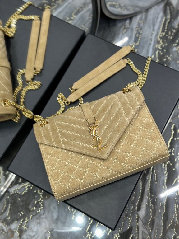 [In-stock seconds]        _ Frosted SeriesMedium envelope bag, the latest models of V grain spelling diamond lattice caviar, Italy imported frosted cowhide, a very atmospheric one , with gold      hardware is very classi