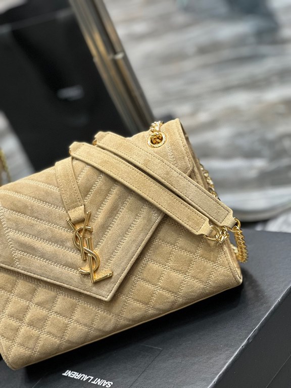 [In-stock seconds]        _ Frosted SeriesMedium envelope bag, the latest models of V grain spelling diamond lattice caviar, Italy imported frosted cowhide, a very atmospheric one , with gold      hardware is very classi