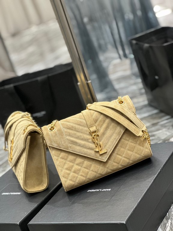 [In-stock seconds]        _ Frosted SeriesMedium envelope bag, the latest models of V grain spelling diamond lattice caviar, Italy imported frosted cowhide, a very atmospheric one , with gold      hardware is very classi