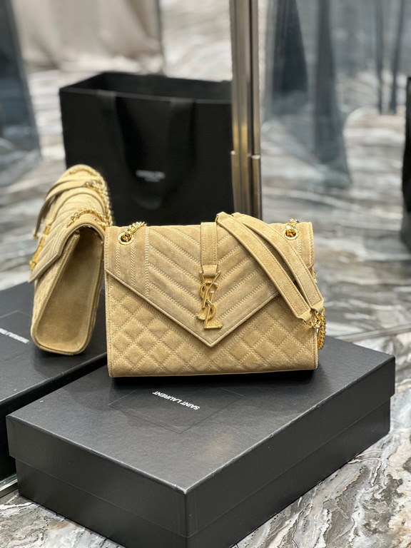 [In-stock seconds]        _ Frosted SeriesMedium envelope bag, the latest models of V grain spelling diamond lattice caviar, Italy imported frosted cowhide, a very atmospheric one , with gold      hardware is very classi