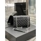 [In stock in seconds]#Envelope# Black with Silver BuckleSmall grained embossed quilted grain leather envelope bagClassic is timeless, the beauty of the V grain quilted diamond caviar pattern, very wear-resistant, Italian