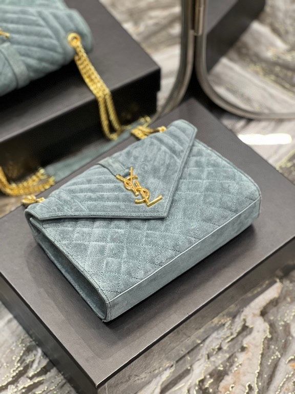 [In-stock seconds]        _ Frosted SeriesMedium envelope bag, the latest models of V grain spelling diamond lattice caviar, Italy imported frosted cowhide, a very atmospheric one , with gold      hardware is very classi