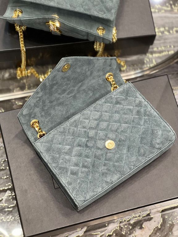 [In-stock seconds]        _ Frosted SeriesMedium envelope bag, the latest models of V grain spelling diamond lattice caviar, Italy imported frosted cowhide, a very atmospheric one , with gold      hardware is very classi