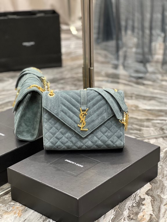 [In-stock seconds]        _ Frosted SeriesMedium envelope bag, the latest models of V grain spelling diamond lattice caviar, Italy imported frosted cowhide, a very atmospheric one , with gold      hardware is very classi