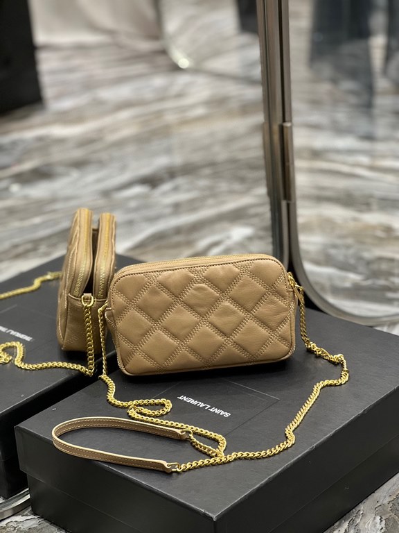 [In stock in seconds]Counter latest BECKY rhombic quilted double zipper clutch bag, made of original lambskin with quite delicate feel, with rhombic quilted pattern and simple iconic logo, atmospheric classic and versati