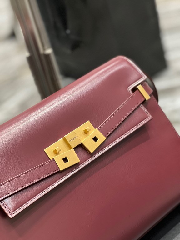 [In stock in seconds]             Burgundy_.Manhattan Manhattan baguette bag counter revamped the latest version of the full leather interior, calling out a sense of high class! It is a change from the previous classic l