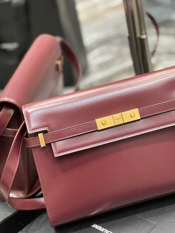 [In stock in seconds]             Burgundy_.Manhattan Manhattan baguette bag counter revamped the latest version of the full leather interior, calling out a sense of high class! It is a change from the previous classic l