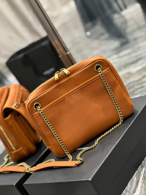 Spot SecondsNIKI_New Camera BagCrossbody BagPremium metal logo design Retro sophistication played to the fullest.Italian customized vegetable tanned leather with gold chain, never out of fashion with the front flap and z